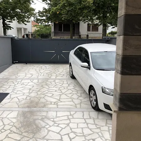 With Parking Space - 5870 Задар